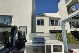 , 1453 3rd Street Promenade, Santa Monica, CA 90401 - 7