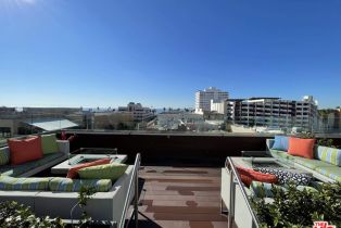 , 1453 3rd Street Promenade, Santa Monica, CA 90401 - 4