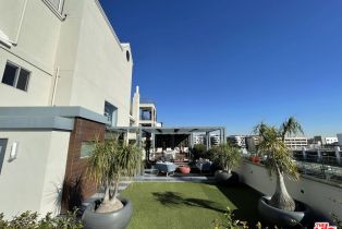 , 1453 3rd Street Promenade, Santa Monica, CA 90401 - 5