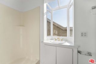 Condominium, 10465 Eastborne ave, Westwood, CA 90024 - 26