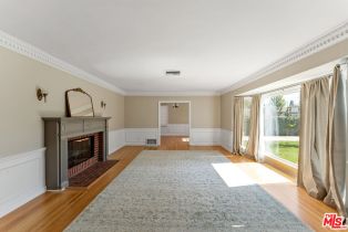 , 23017 Sylvan st, Woodland Hills, CA 91367 - 4