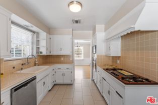 , 23017 Sylvan st, Woodland Hills, CA 91367 - 8