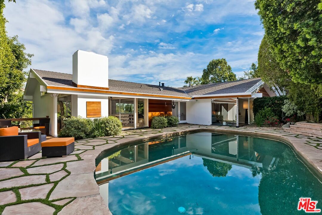 Single Family Residence, 9316 Beverly Crest dr, Beverly Hills, CA 90210 - 1