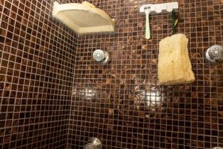 Residential Income, 305 Reeves dr, Beverly Hills, CA 90212 - 6