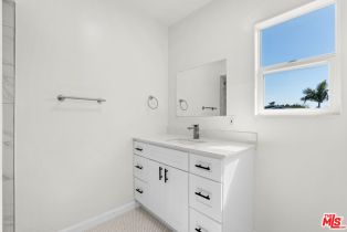 , 7825 Manchester ave, Playa Del Rey , CA 90293 - 8