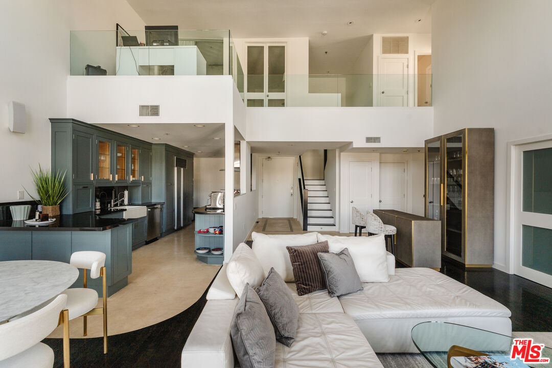 Condominium, 1040 4th st, Santa Monica, CA 90403 - 1