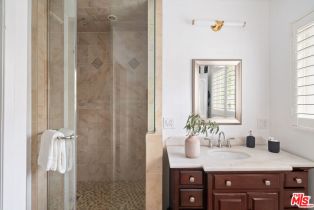 Single Family Residence, 20212 Oxnard st, Woodland Hills, CA 91367 - 14