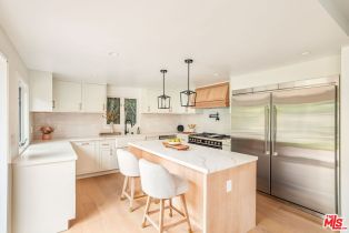 Single Family Residence, 17481 Tramonto dr, Pacific Palisades, CA 90272 - 4