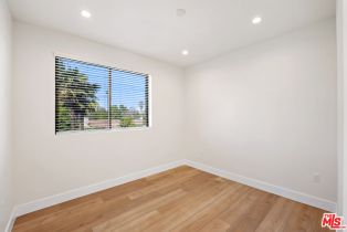 Single Family Residence, 23247 Calvert st, Woodland Hills, CA 91367 - 13