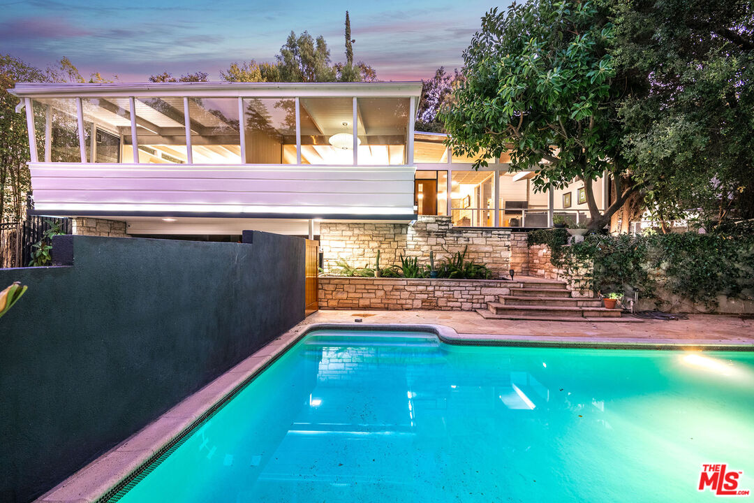 , 14322 Valley Vista blvd, Sherman Oaks, CA 91423 - 1