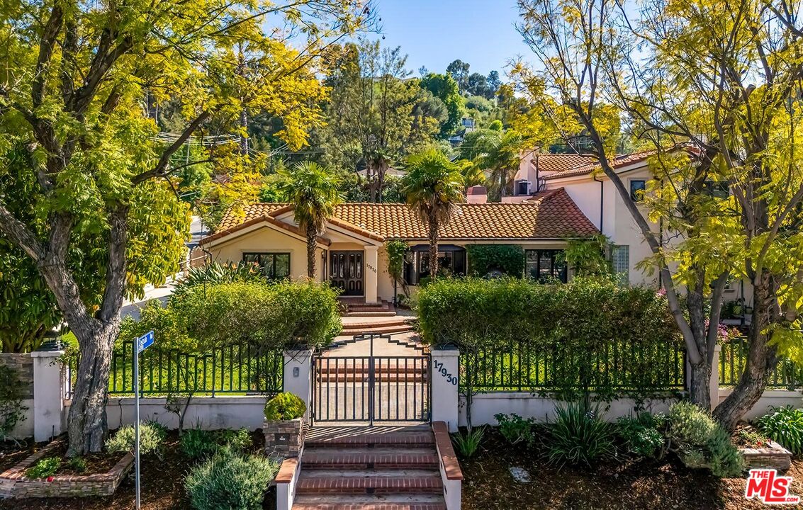 Single Family Residence, 17930 Rancho st, Encino, CA 91316 - 1
