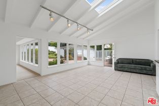 Single Family Residence, 14959 La Cumbre dr, Pacific Palisades, CA 90272 - 17