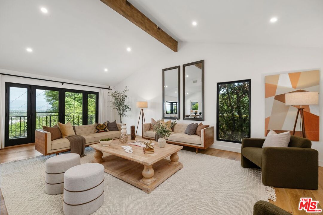 Single Family Residence, 13481 Cheltenham dr, Sherman Oaks, CA 91423 - 1