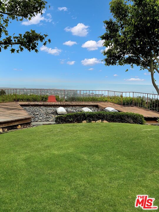 , 816 El Oro ln, Pacific Palisades, CA 90272 - 1