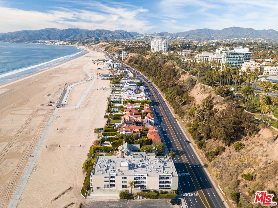 , 723 Palisades Beach rd, Santa Monica, CA 90402 - 1
