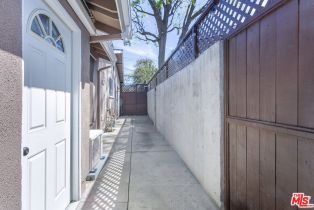 Single Family Residence, 6308 Glide ave, Woodland Hills, CA 91367 - 24