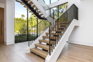 , 19554 Oxnard st, Tarzana, CA 91356 - 9