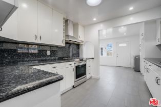 Single Family Residence, 657 Brooks ave, Venice, CA 90291 - 4