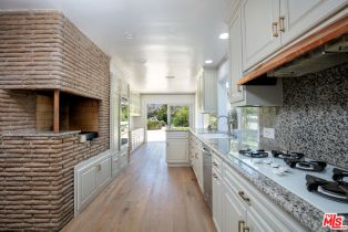 Single Family Residence, 14929 La Cumbre dr, Pacific Palisades, CA 90272 - 5