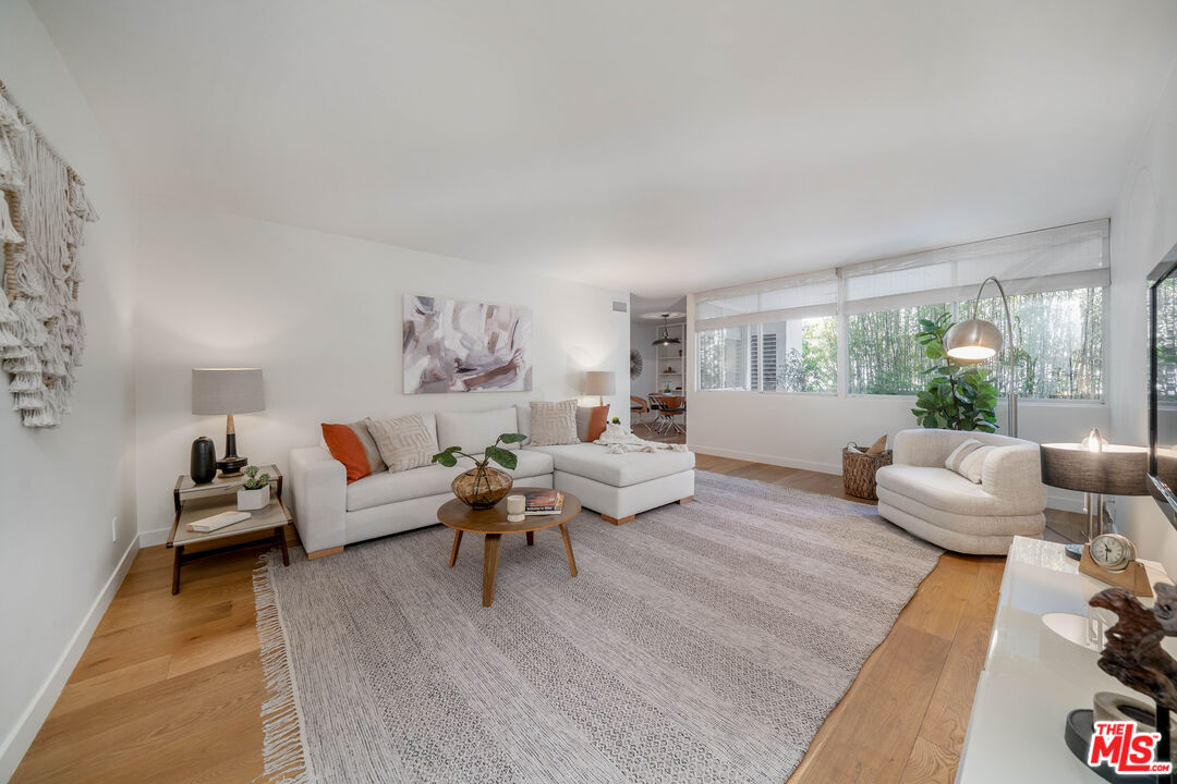 Condominium, 131 Gale dr, Beverly Hills, CA 90211 - 1