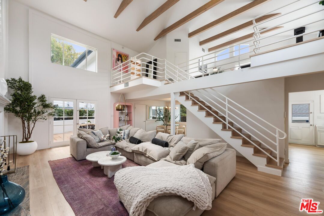 Single Family Residence, 4041 Davana rd, Sherman Oaks, CA 91423 - 1