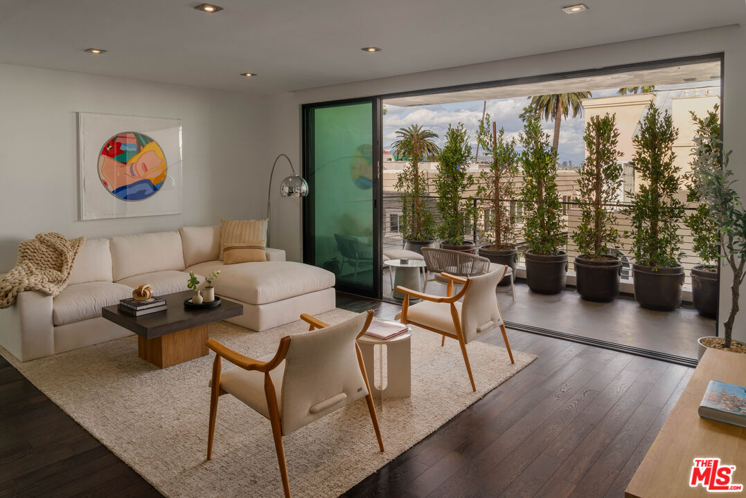 Condominium, 432 Oakhurst dr, Beverly Hills, CA 90210 - 1