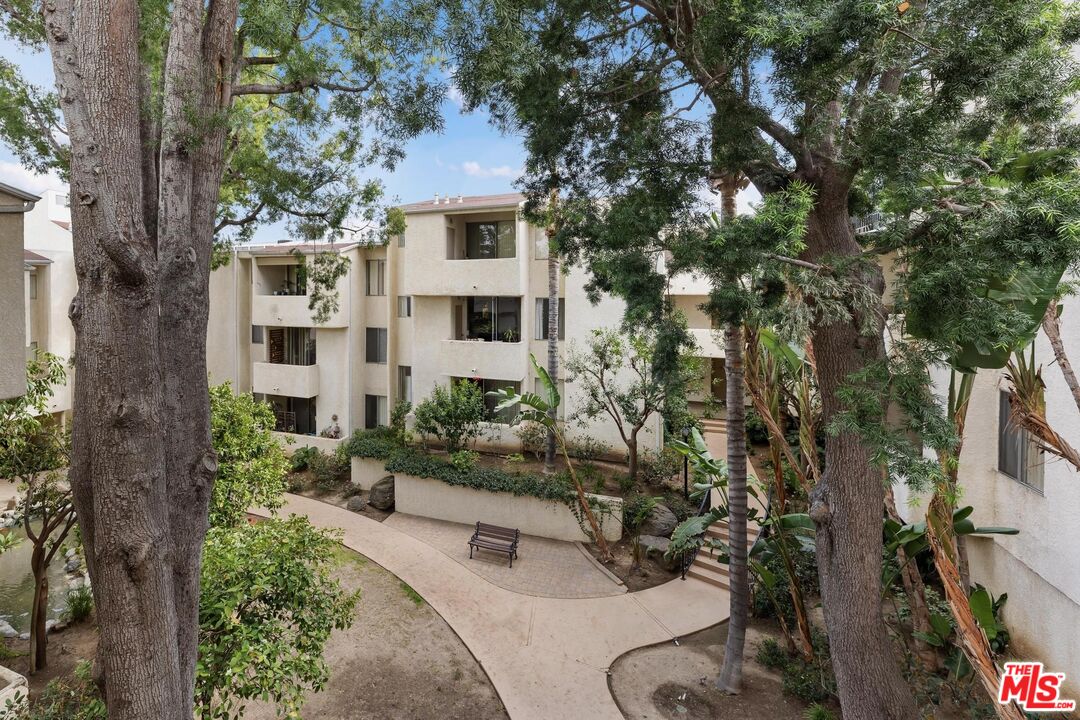 Condominium, 5325 Newcastle ave, Encino, CA 91316 - 1