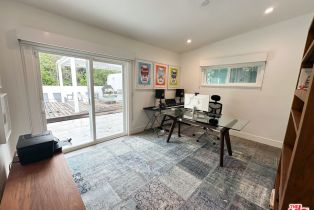 , 24125 Bessemer st, Woodland Hills, CA 91367 - 9