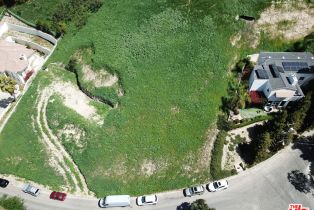 , 5210 Baza ave, Woodland Hills, CA 91364 - 6