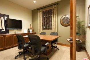 , 1901 Buena Vista st, Burbank, CA 91504 - 8