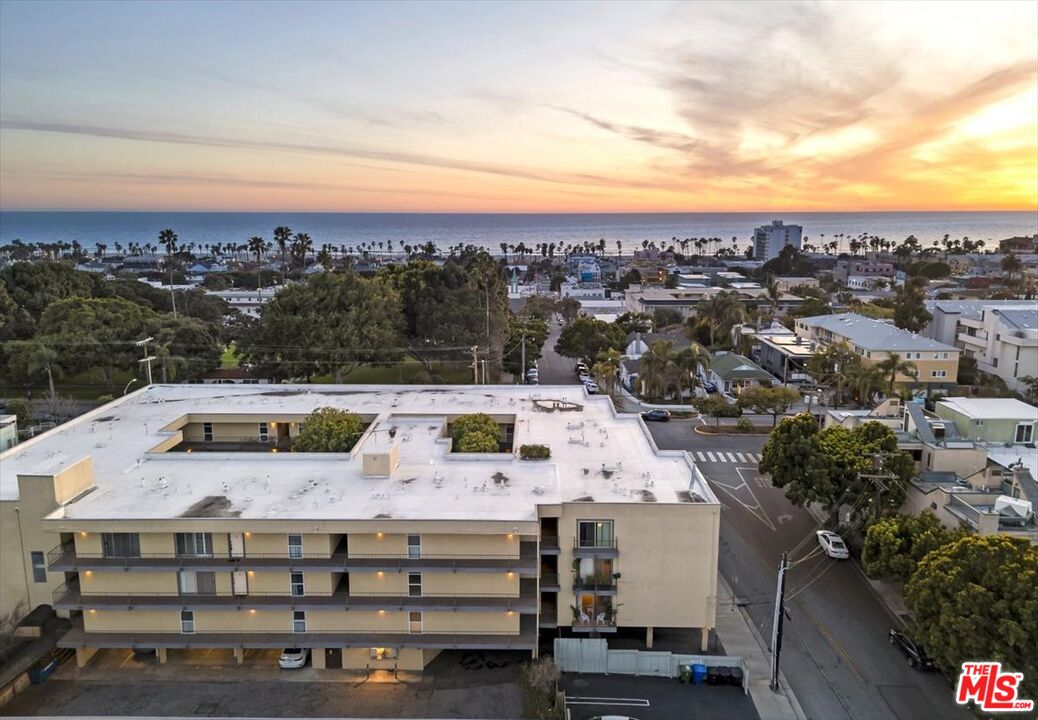 Condominium, 2311 4th st, Santa Monica, CA 90405 - 1