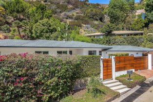 Single Family Residence, 9495   Gloaming Dr, Beverly Hills, CA  Beverly Hills, CA 90210