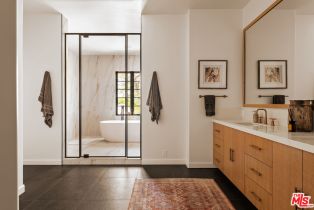 Single Family Residence, 3901 Longridge ave, Sherman Oaks, CA 91423 - 15