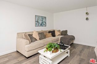 Condominium, 5310 Circle dr, Sherman Oaks, CA 91401 - 2