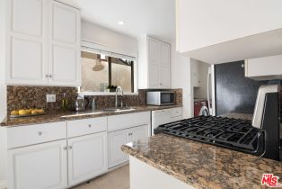 , 19210 Sylvan st, Tarzana, CA 91335 - 29