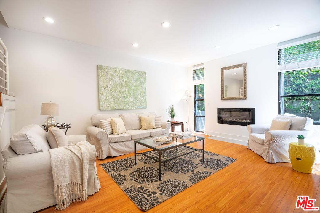 Condominium, 1427 18th st, Santa Monica, CA 90404 - 1