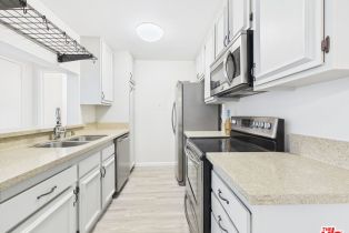 Condominium, 5460 White Oak ave, Encino, CA 91316 - 4