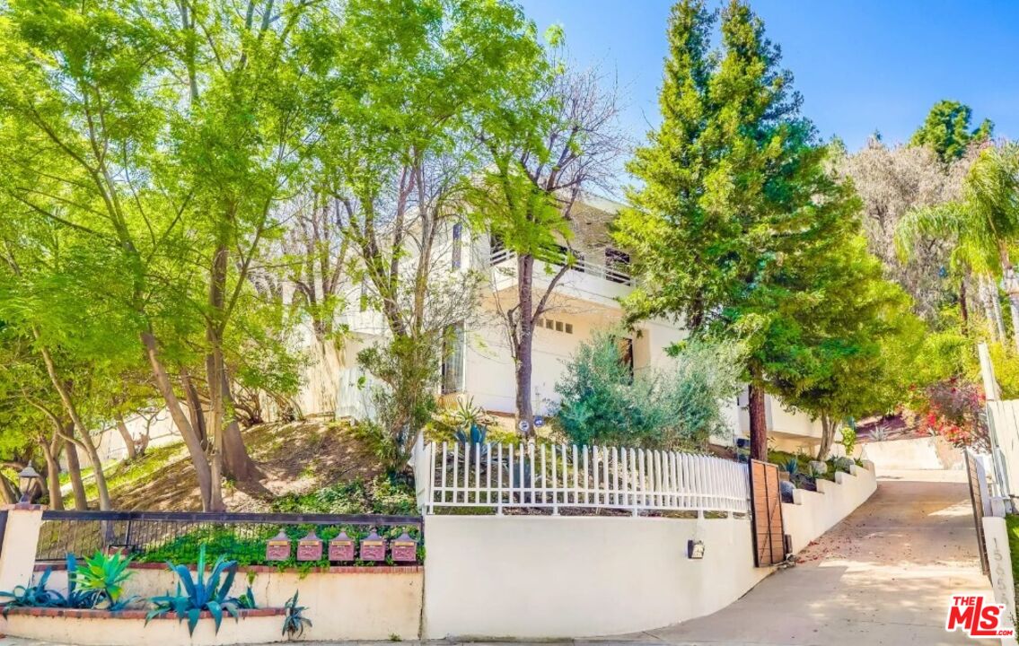 Single Family Residence, 15656 Crownridge pl, Sherman Oaks, CA 91403 - 1