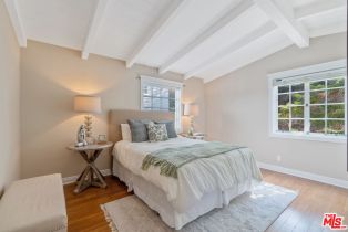 Single Family Residence, 3564 Summerfield dr, Sherman Oaks, CA 91423 - 32