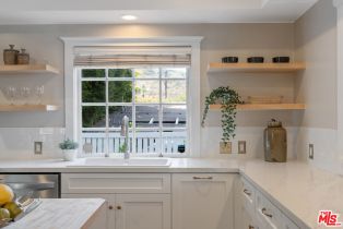 Single Family Residence, 3564 Summerfield dr, Sherman Oaks, CA 91423 - 14