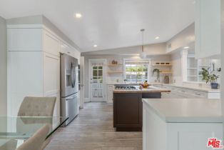 Single Family Residence, 3564 Summerfield dr, Sherman Oaks, CA 91423 - 15