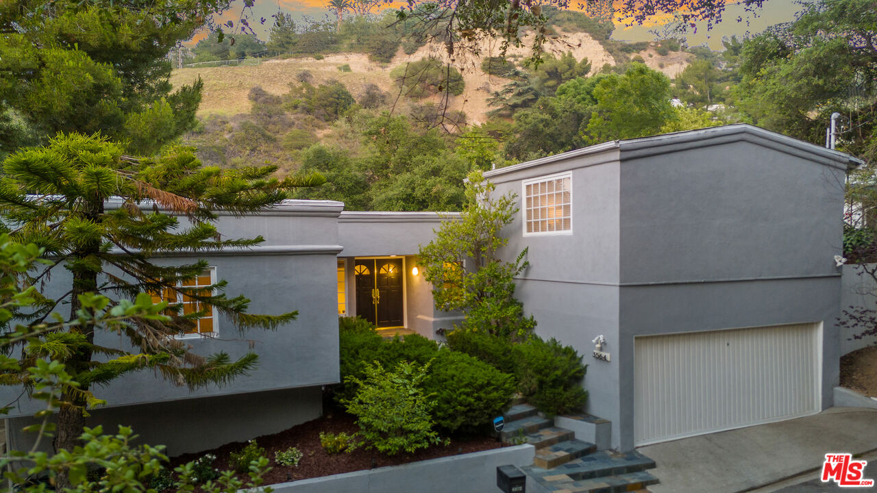 Single Family Residence, 3564 Summerfield dr, Sherman Oaks, CA 91423 - 1