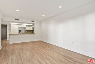 , 10473 Santa Monica blvd, Westwood, CA 90024 - 3