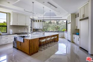 Single Family Residence, 9852 San cir, Beverly Hills, CA 90210 - 9