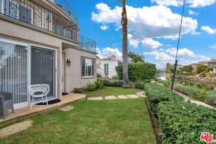 Residential Income, 3000 Grand Canal, Venice, CA 90291 - 7