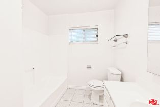 , 1868 10th st, Santa Monica, CA 90404 - 8