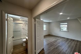 Single Family Residence, 19555 Oxnard st, Tarzana, CA 91356 - 27