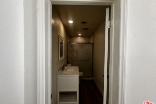 Single Family Residence, 19555 Oxnard st, Tarzana, CA 91356 - 15