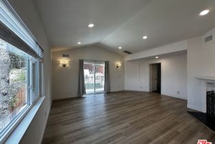 Single Family Residence, 19555 Oxnard st, Tarzana, CA 91356 - 45