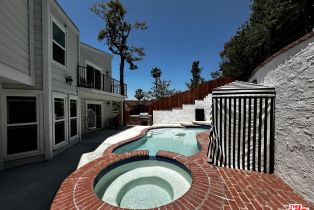 Single Family Residence, 19555 Oxnard st, Tarzana, CA 91356 - 4